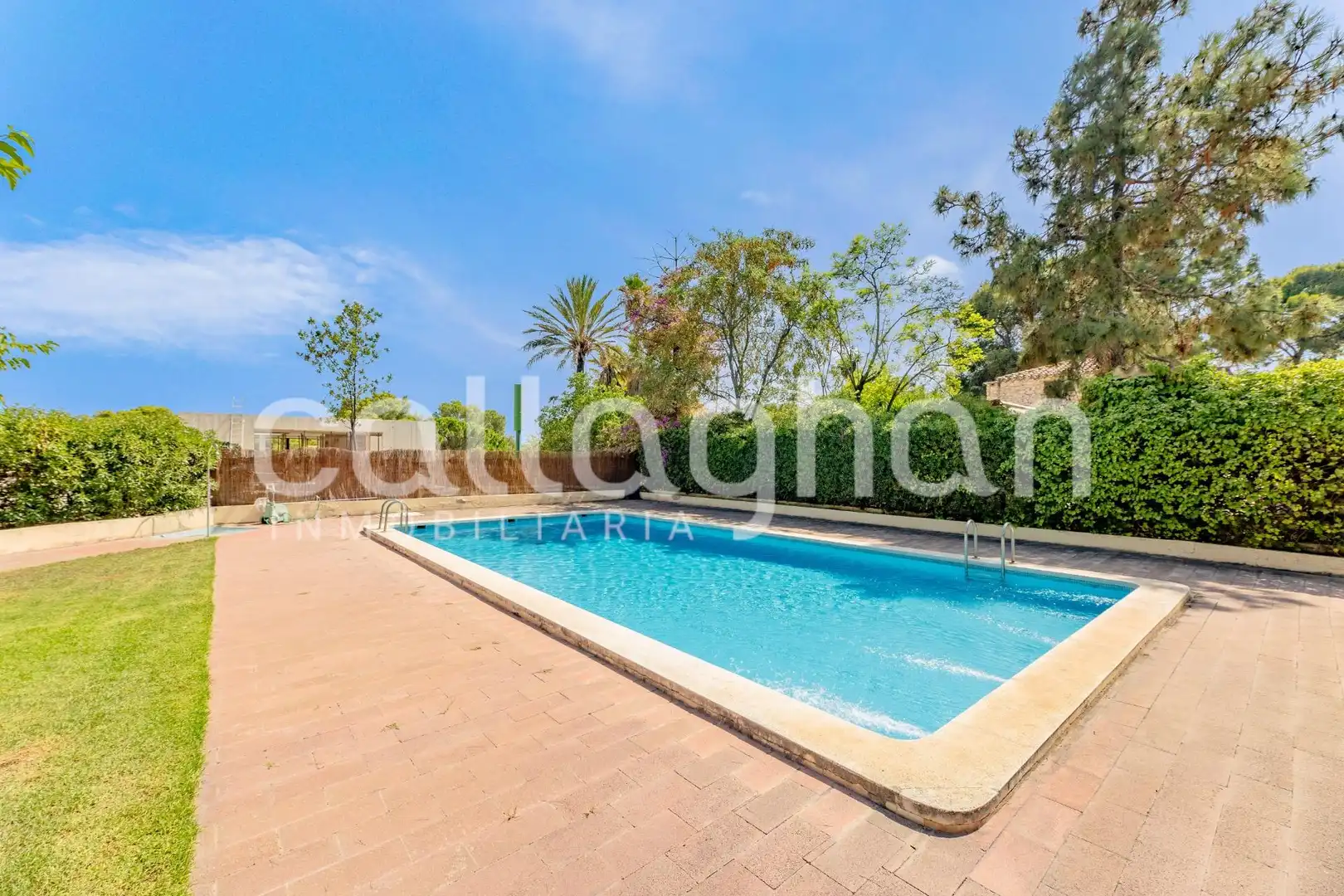 Piscina de Casa adosada en venta en Godella con Aire acondicionado, Calefacción y Jardín privado