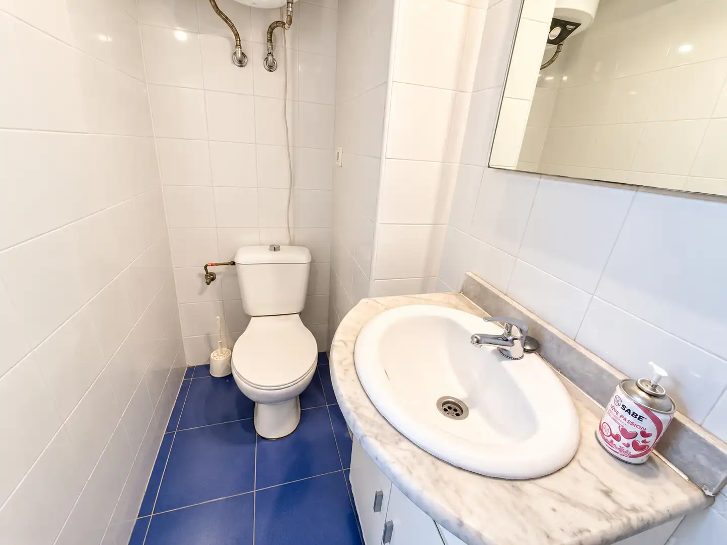 Baño de Piso en venta en Benalmádena con Terraza y Amueblado