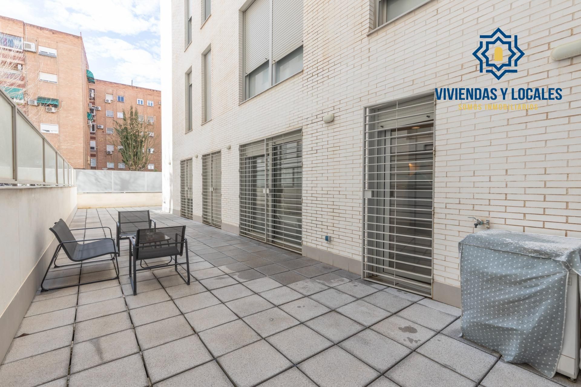 Exterior view of Flat for sale in  Granada Capital  with Air Conditioner, Heating and Private garden
