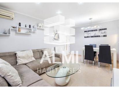 Living room of Flat for sale in  Barcelona Capital  with Air Conditioner, Heating and Balcony