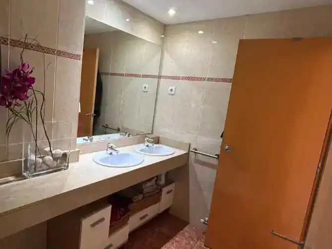 Bany de Pis en venda en Barberà del Vallès amb Aire condicionat, Piscina i Balcó