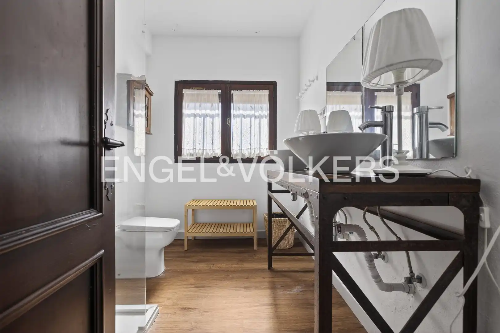 Baño de Finca rústica en venta en El Castillo de las Guardas con Aire acondicionado, Calefacción y Jardín privado