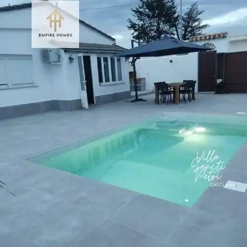 Piscina de Casa o chalet de alquiler en Chiclana de la Frontera con Aire acondicionado, Trastero y Piscina