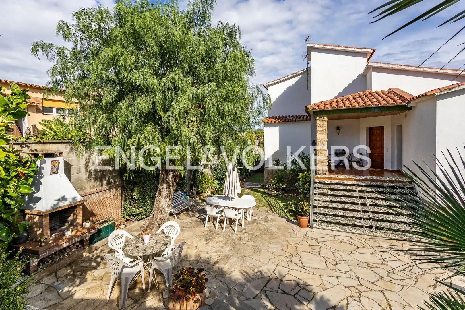 Vista exterior de Casa o chalet en venta en Vilanova i la Geltrú con Aire acondicionado, Calefacción y Jardín privado