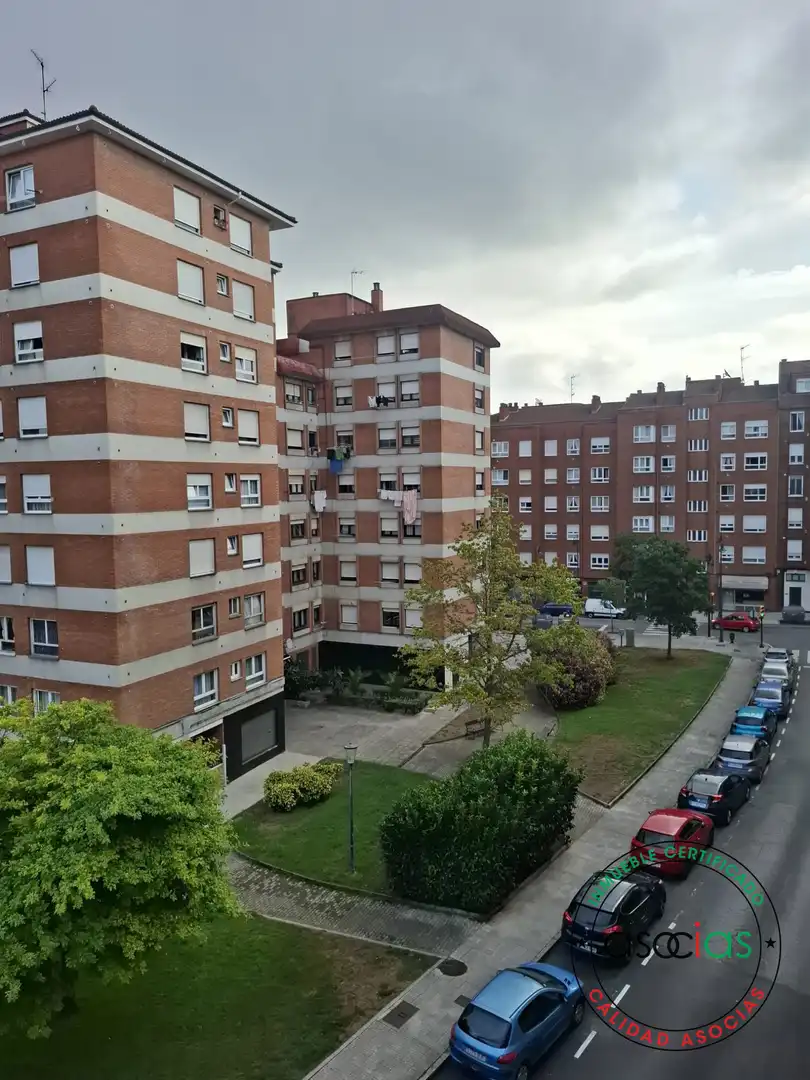 Vista exterior de Piso en venta en Gijón  con Calefacción, Parquet y Trastero