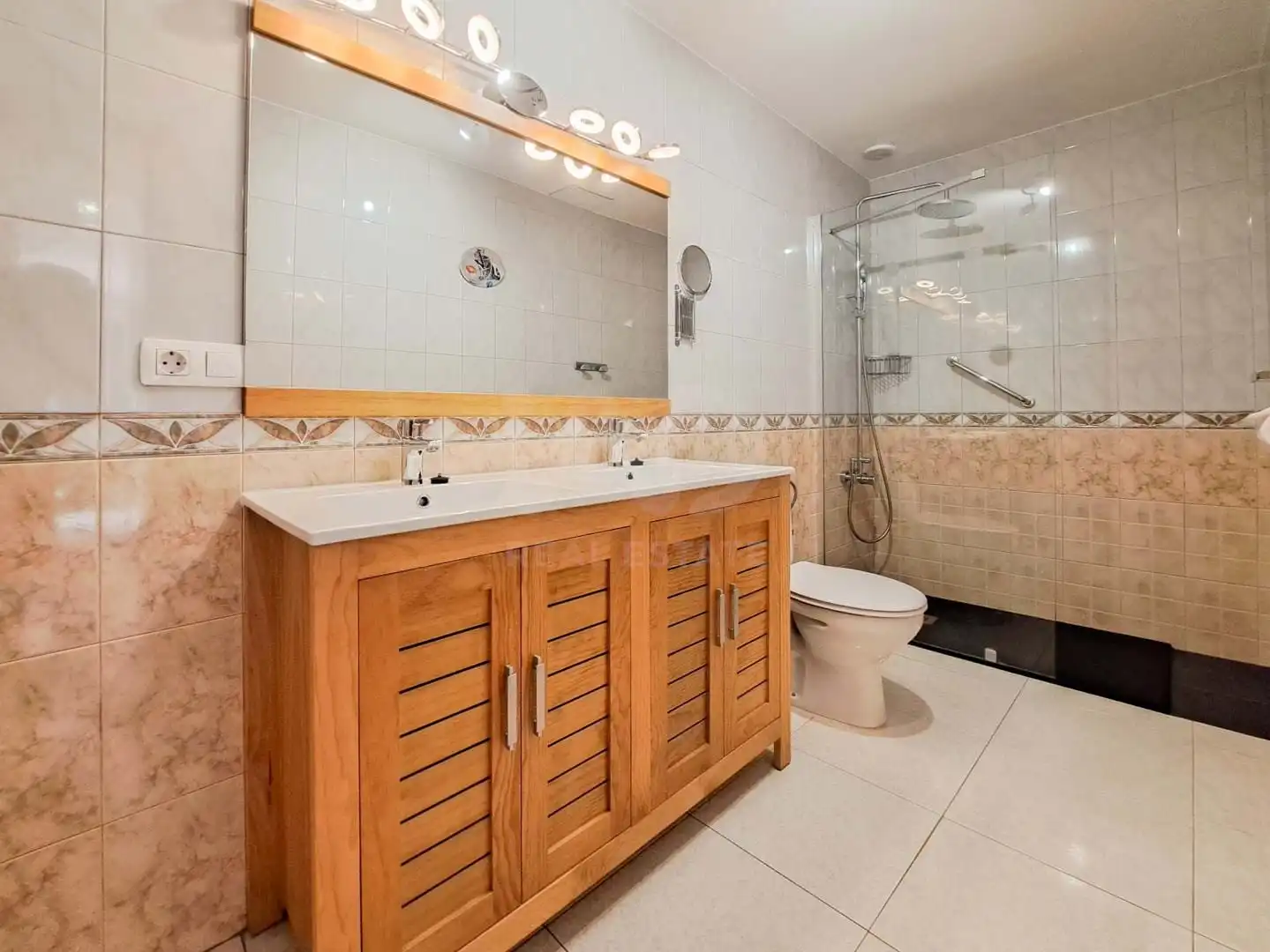 Baño de Piso en venta en Yaiza con Aire acondicionado y Calefacción