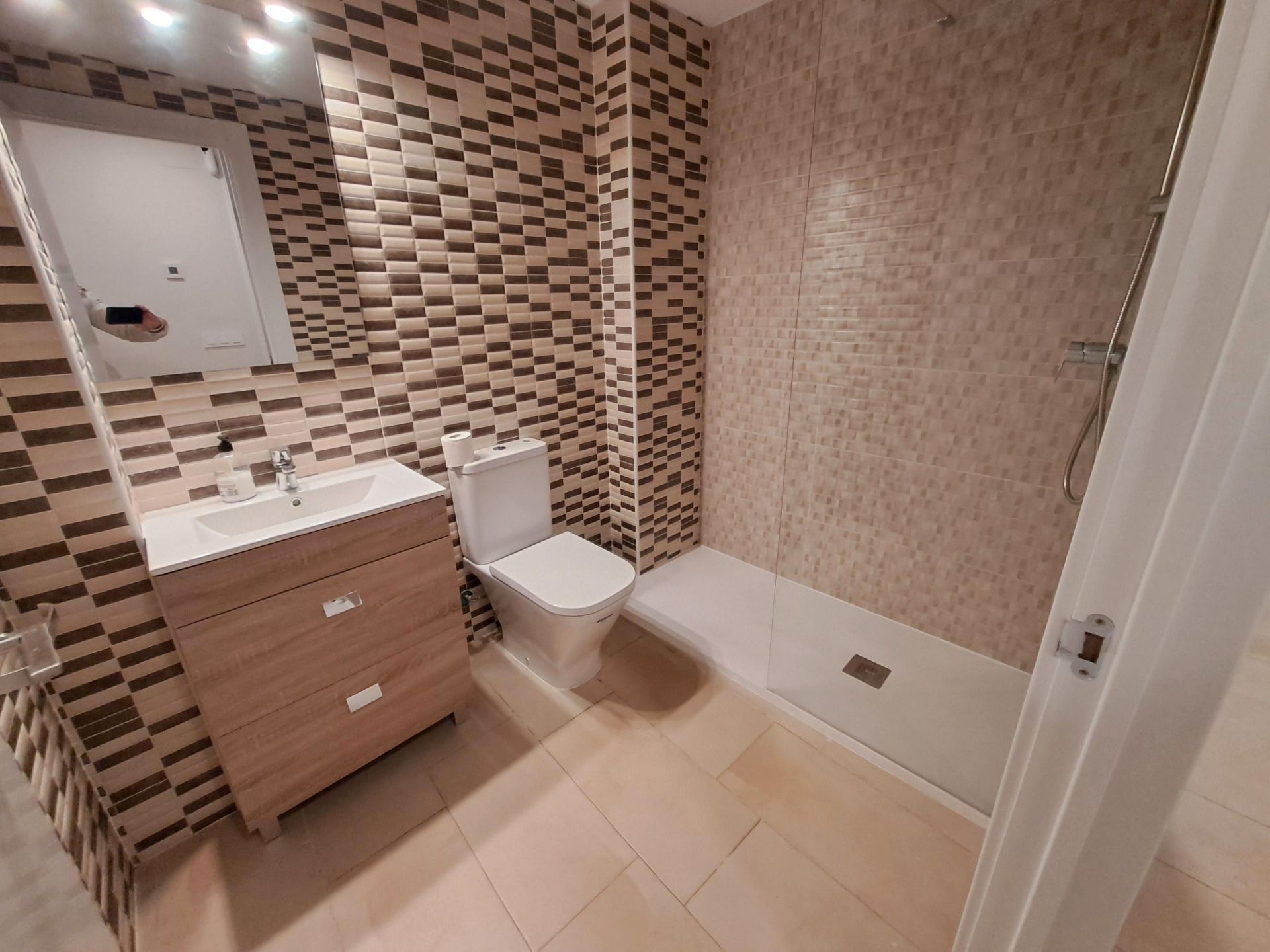 Bany de Pis de lloguer en Móra d'Ebre amb Aire condicionat, Calefacció i Moblat