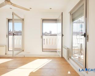 Balcony of Attic for sale in  Madrid Capital  with Air Conditioner, Heating and Terrace