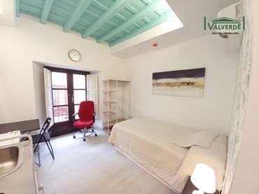 Loft con balcone in affitto a Calle Pavaneras