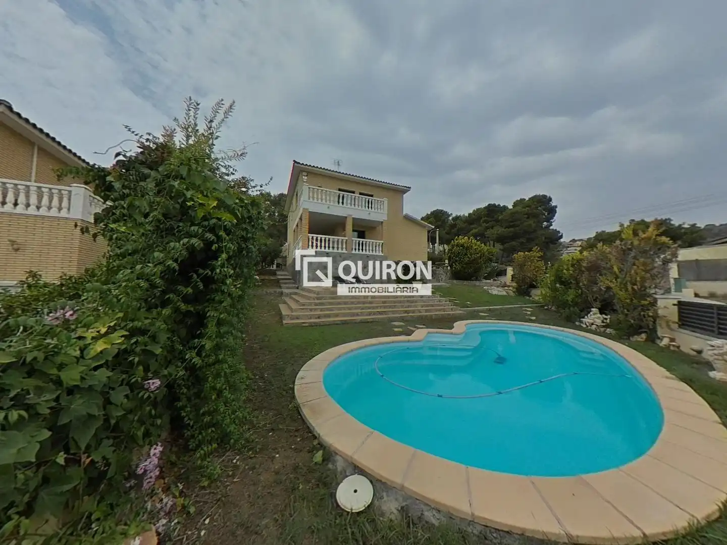 Villa con piscina in vendita a Pau Casals