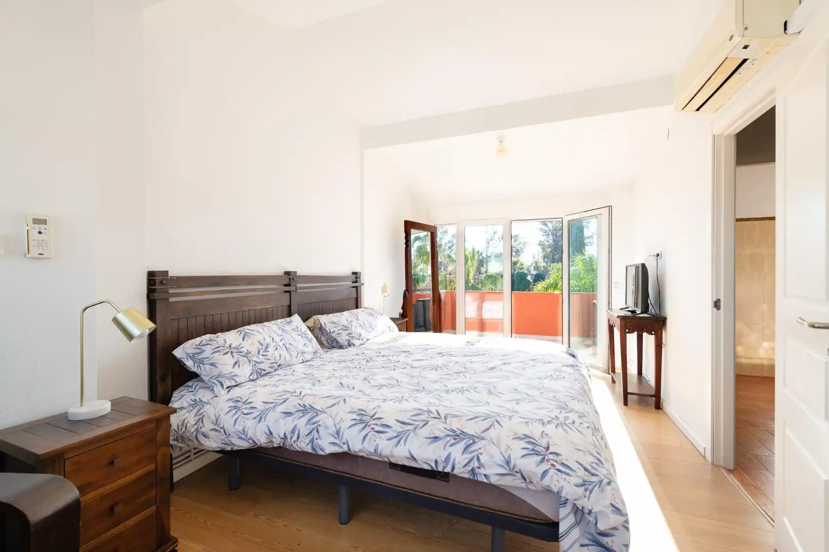 Bedroom of Detached homes for sale in Málaga  with Air Conditioner, Terrace and Community pool