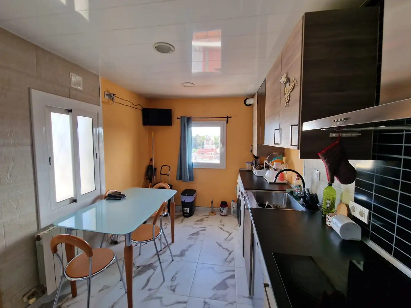Cocina de Piso en venta en Badalona con Trastero, Horno y Balcón