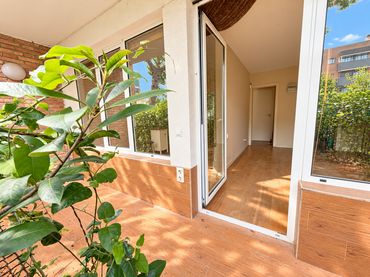 Piso con balcón en venta en Montserrat