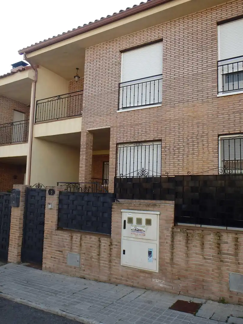 Adossat amb jardí en venda a Las Ventas de Retamosa