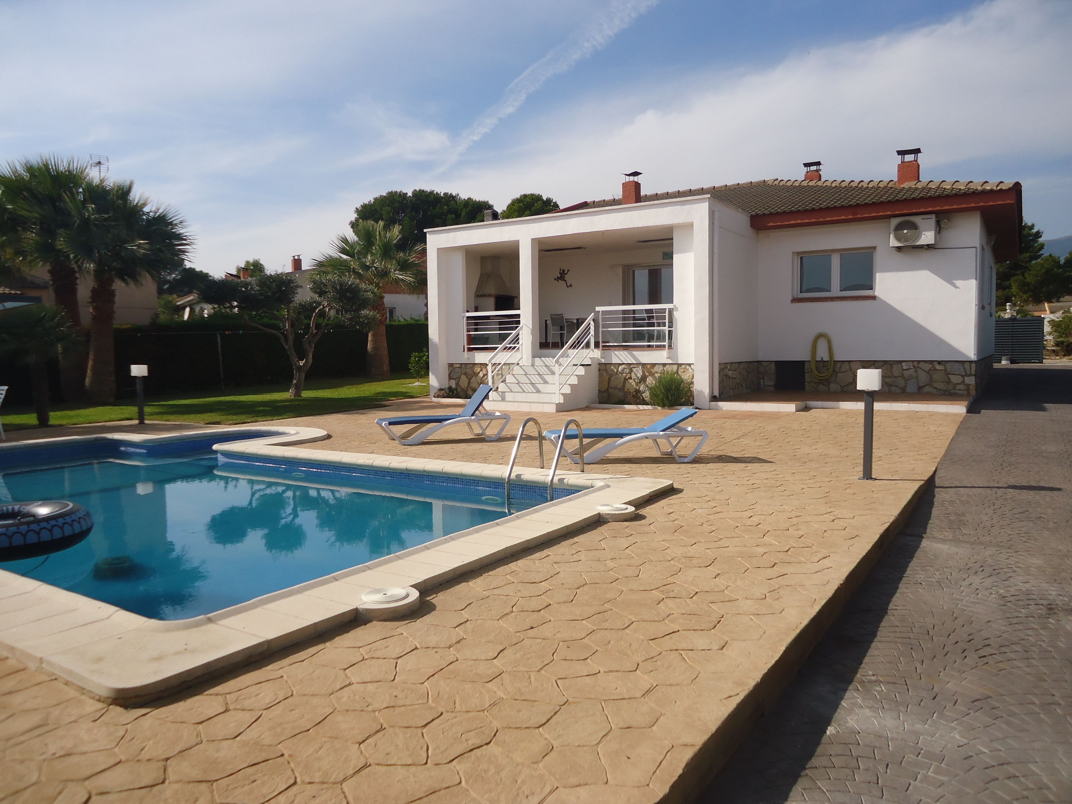 Piscina de Casa o xalet en venda en L'Ametlla de Mar  amb Aire condicionat, Jardí privat i Terrassa