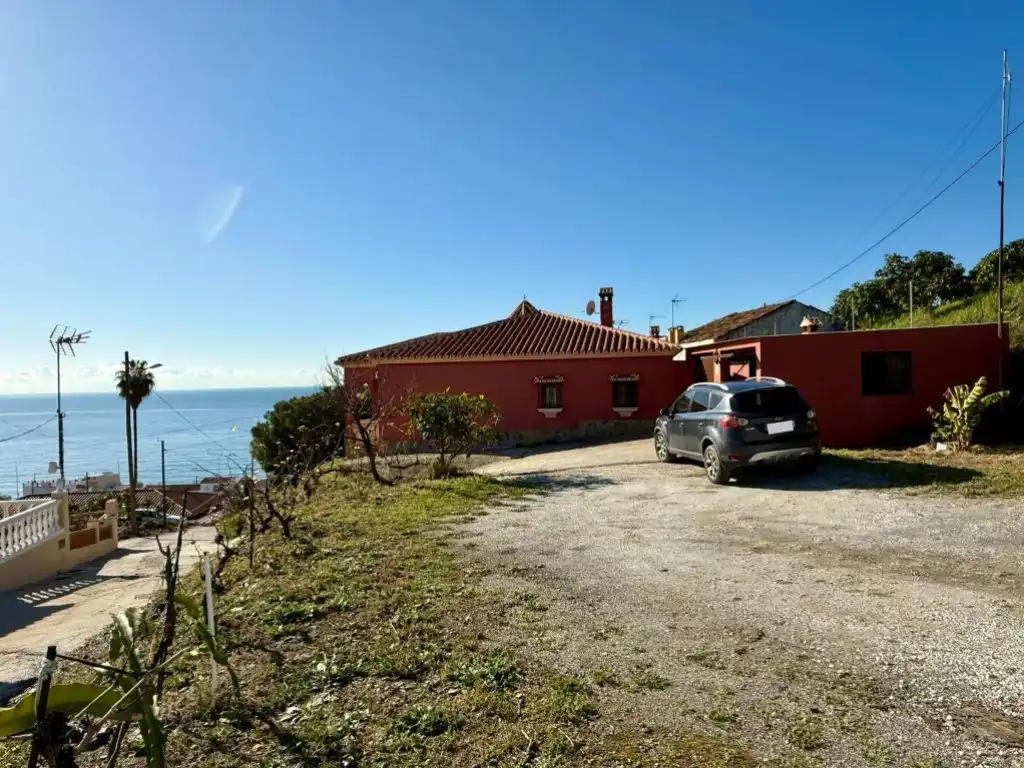 Vista exterior de Casa o xalet en venda en Vélez-Málaga amb Aire condicionat i Terrassa