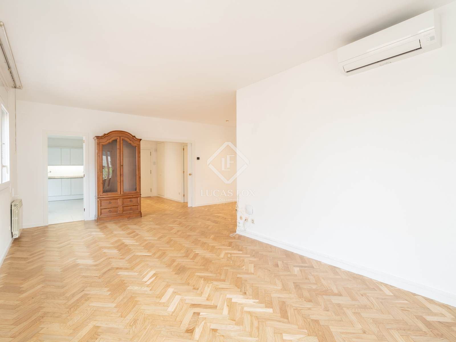 Sala d'estar de Pis de lloguer en Sant Cugat del Vallès amb Aire condicionat, Jardí privat i Terrassa