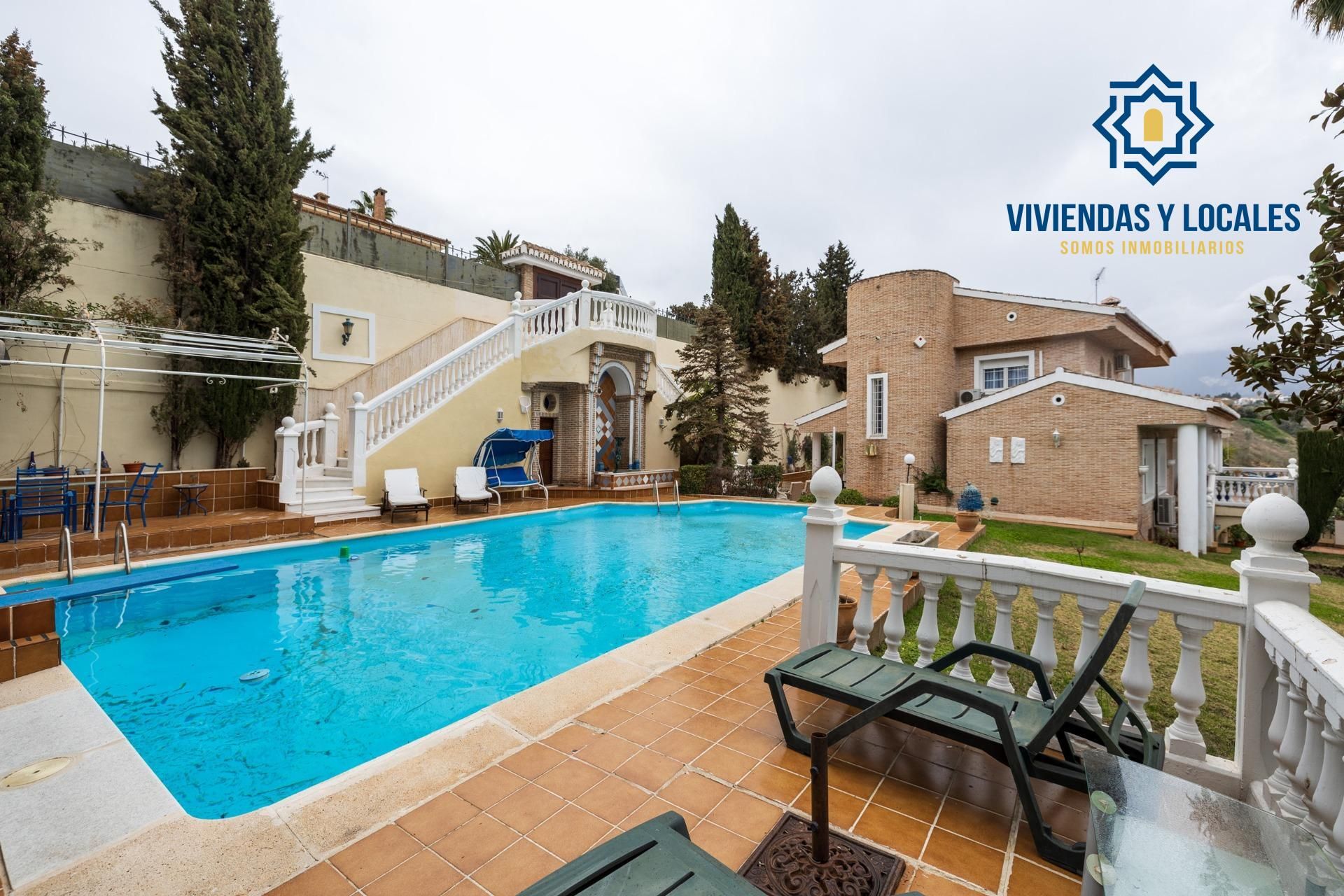 Piscina de Casa o xalet en venda en  Granada Capital amb Aire condicionat, Calefacció i Jardí privat