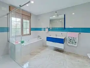 Bathroom of Houses for sale in El Escorial  with Heating, Private garden and Parquet flooring