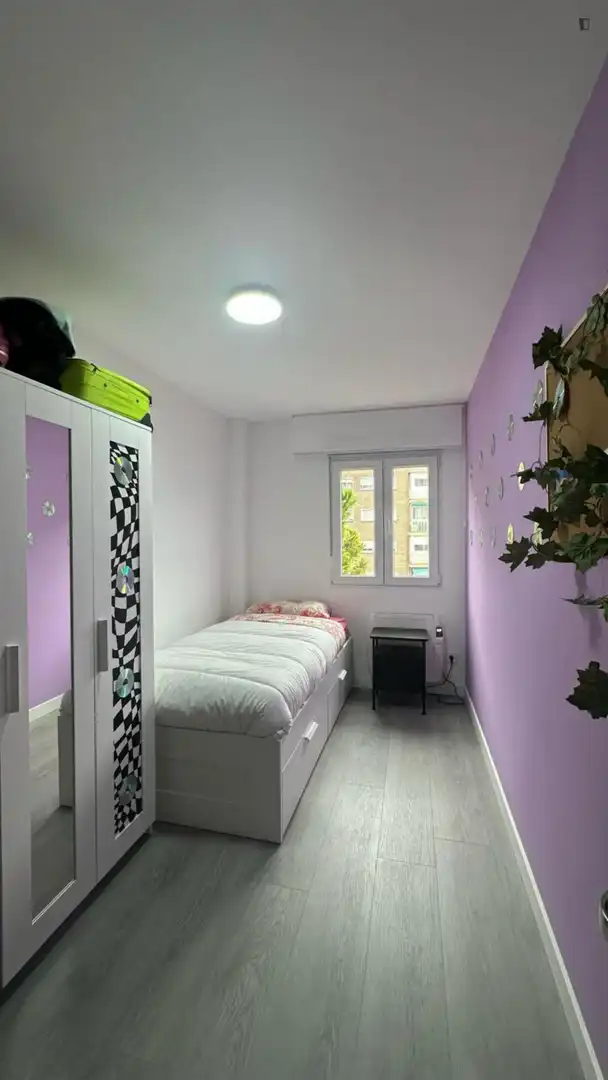 Dormitori de Apartament per a compartir en Fuenlabrada amb Calefacció, Moblat i Forn