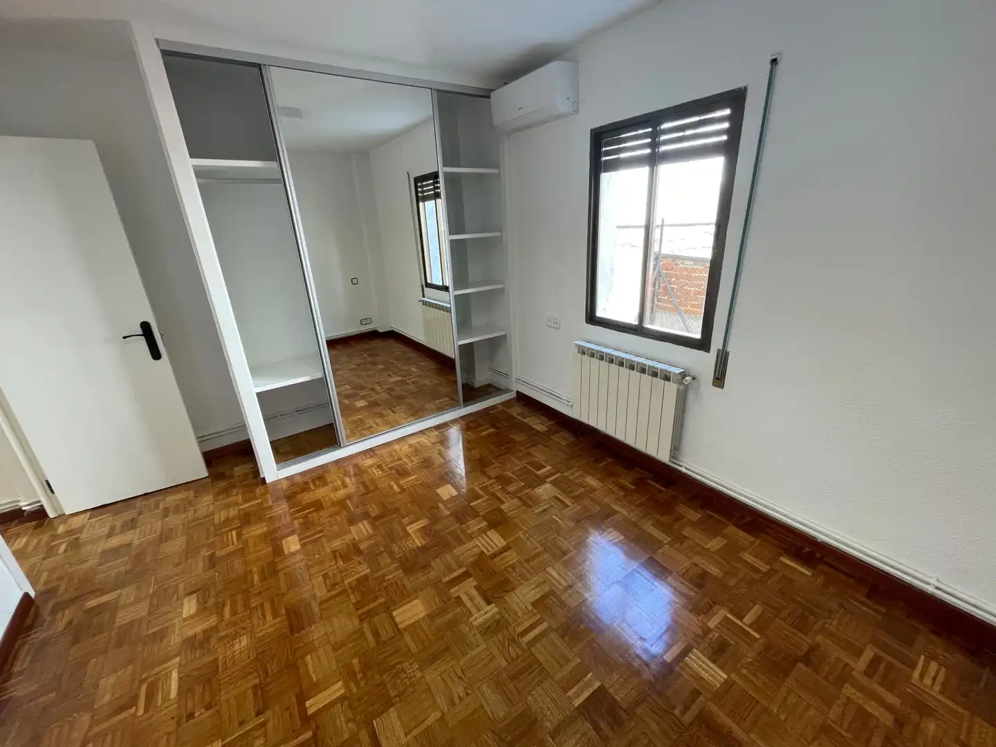 Bedroom of Flat for rent in Madrid  with Air Conditioner, Heating and Parquet flooring
