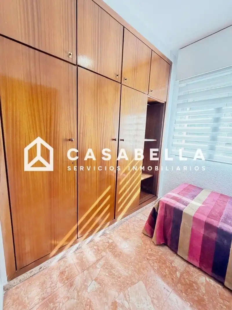 Schlafzimmer von Wohnung zur Miete in Valencia mit Klimaanlage, Heizung und Terrasse