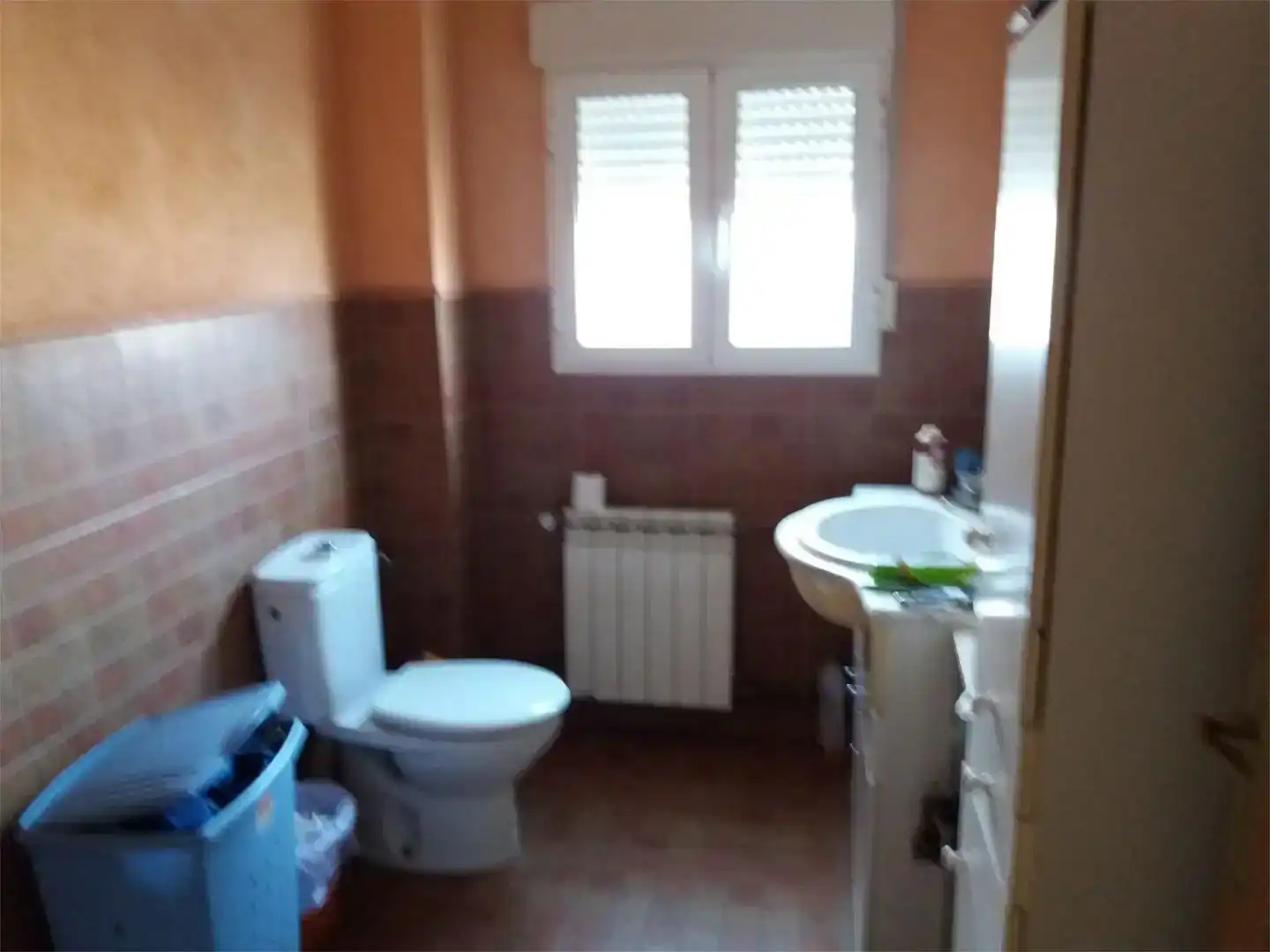 Baño de Piso en venta en Alcaraz con Piscina y Balcón