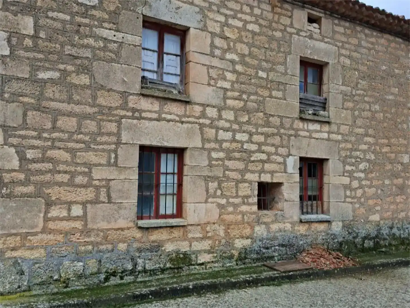Vista exterior de Casa adosada en venta en Cuevas de San Clemente, Burgos