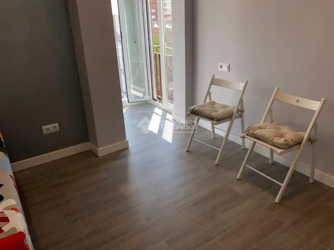 Sala de estar de Estudio de alquiler en Madrid con Aire acondicionado, Calefacción y Terraza