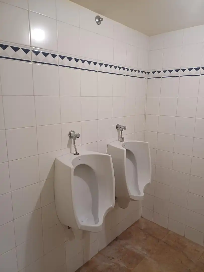 Baño de Local de alquiler en Tarragona con Aire acondicionado