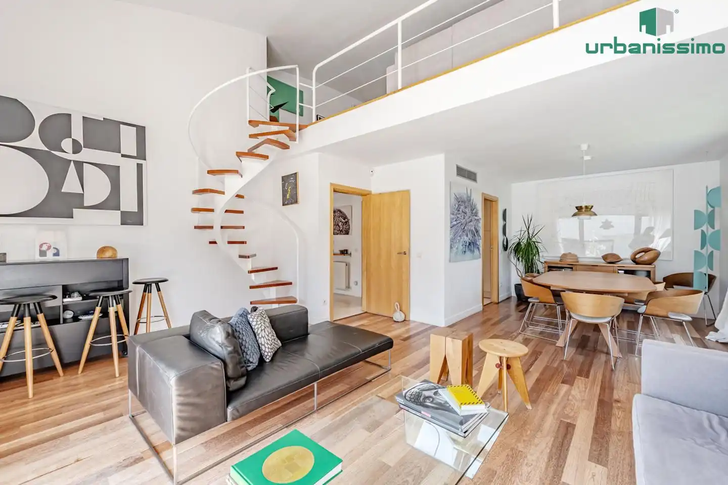 Living room of Detached homes for sale in  Madrid Capital  with Air Conditioner, Heating and Private garden