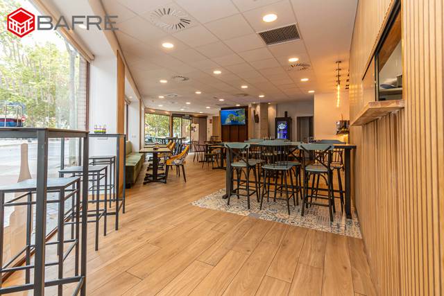 Local comercial en Alquiler en Calle de Juan de Mariana en Delicias