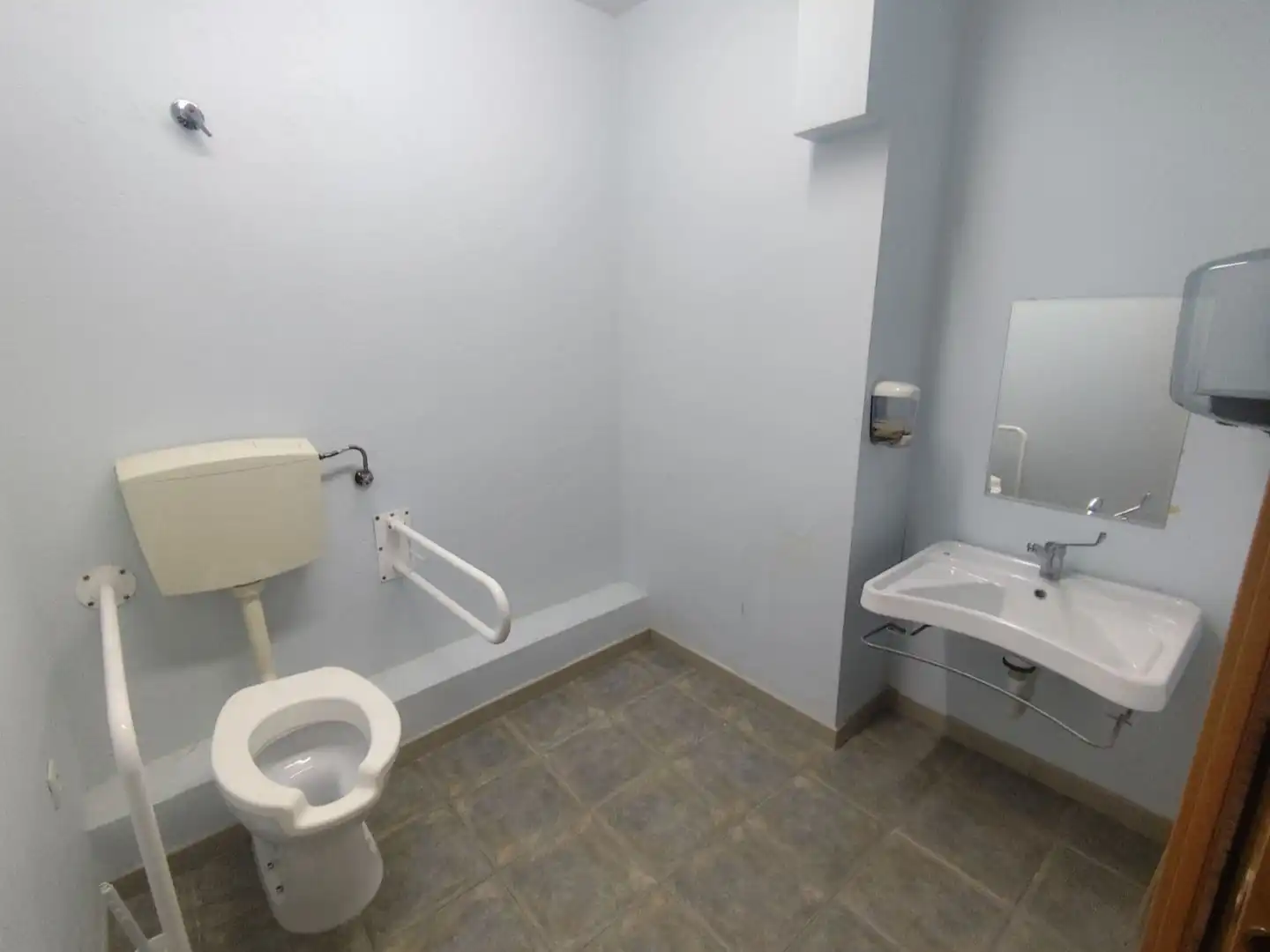 Badezimmer von Geschaftsraum zur Miete in Palencia