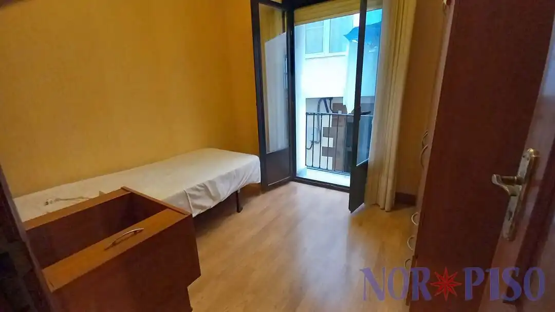 Schlafzimmer von Wohnung zum Verkauf in Bilbao  mit Heizung und Balkon