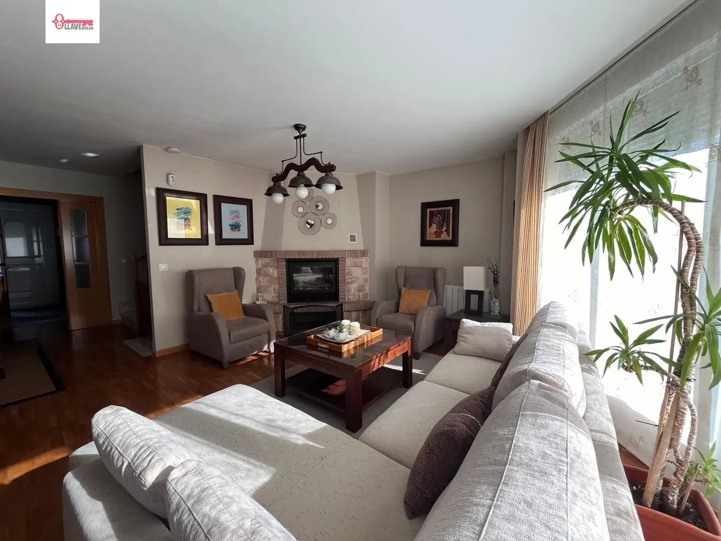 Sala de estar de Casa adosada en venta en Cardeñajimeno con Calefacción, Jardín privado y Parquet