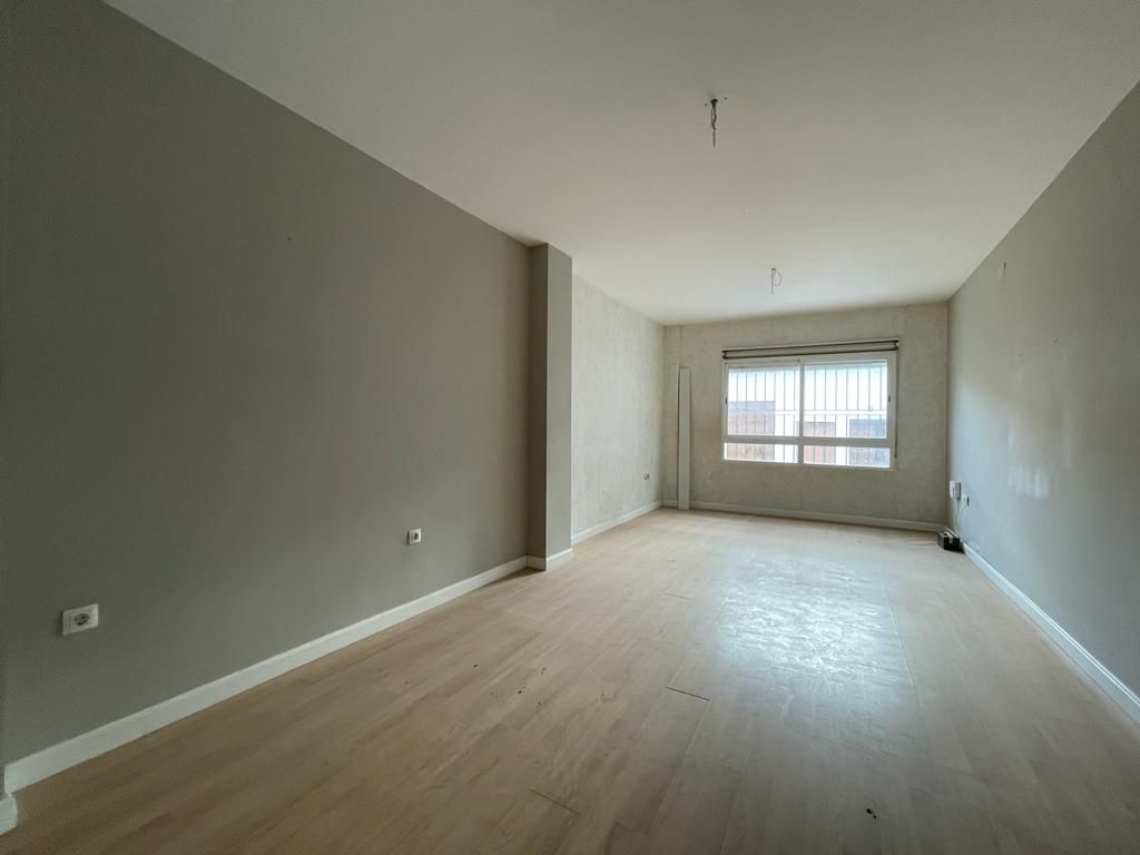 Living room of Flat for sale in Úbeda  with Parquet flooring and Terrace