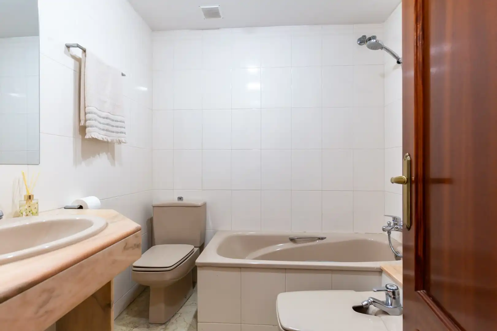 Badezimmer von Wohnung zum Verkauf in Sant Just Desvern mit Klimaanlage, Heizung und Terrasse