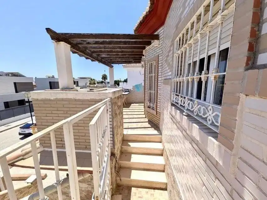 Vista exterior de Casa o chalet en venta en Vélez-Málaga con Piscina