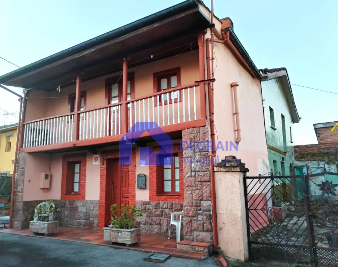 Vista exterior de Casa o chalet en venta en Oviedo  con Terraza