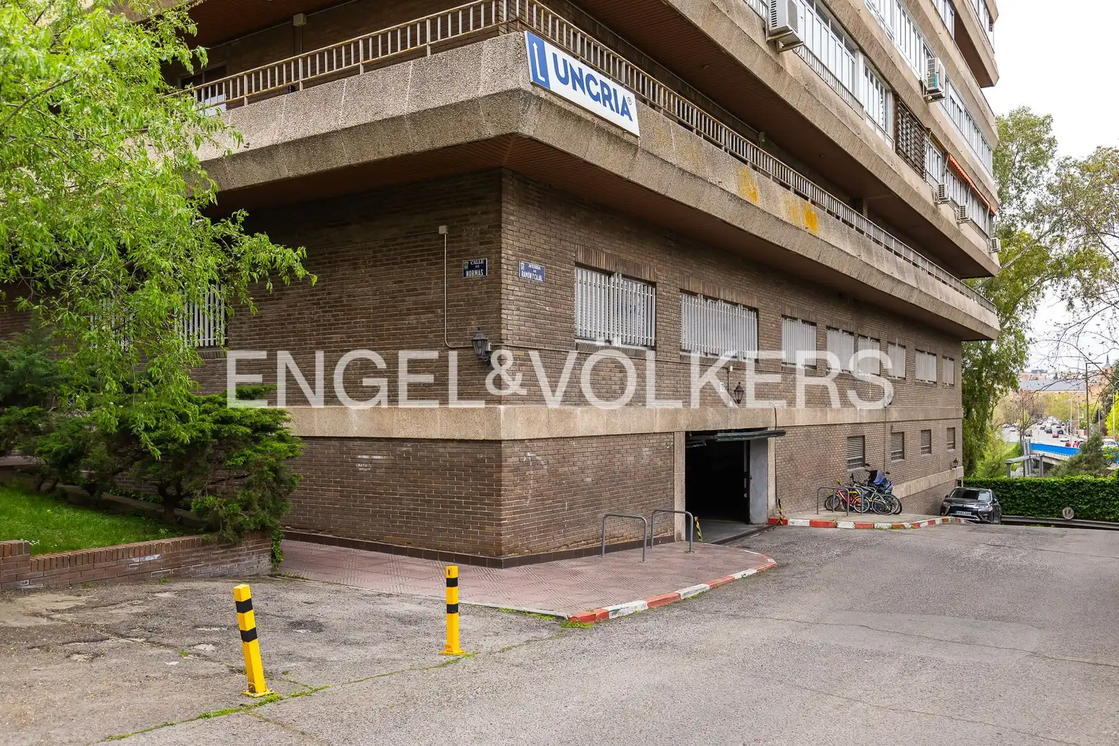 Vista exterior de Piso en venta en Madrid con Calefacción, Parquet y Terraza
