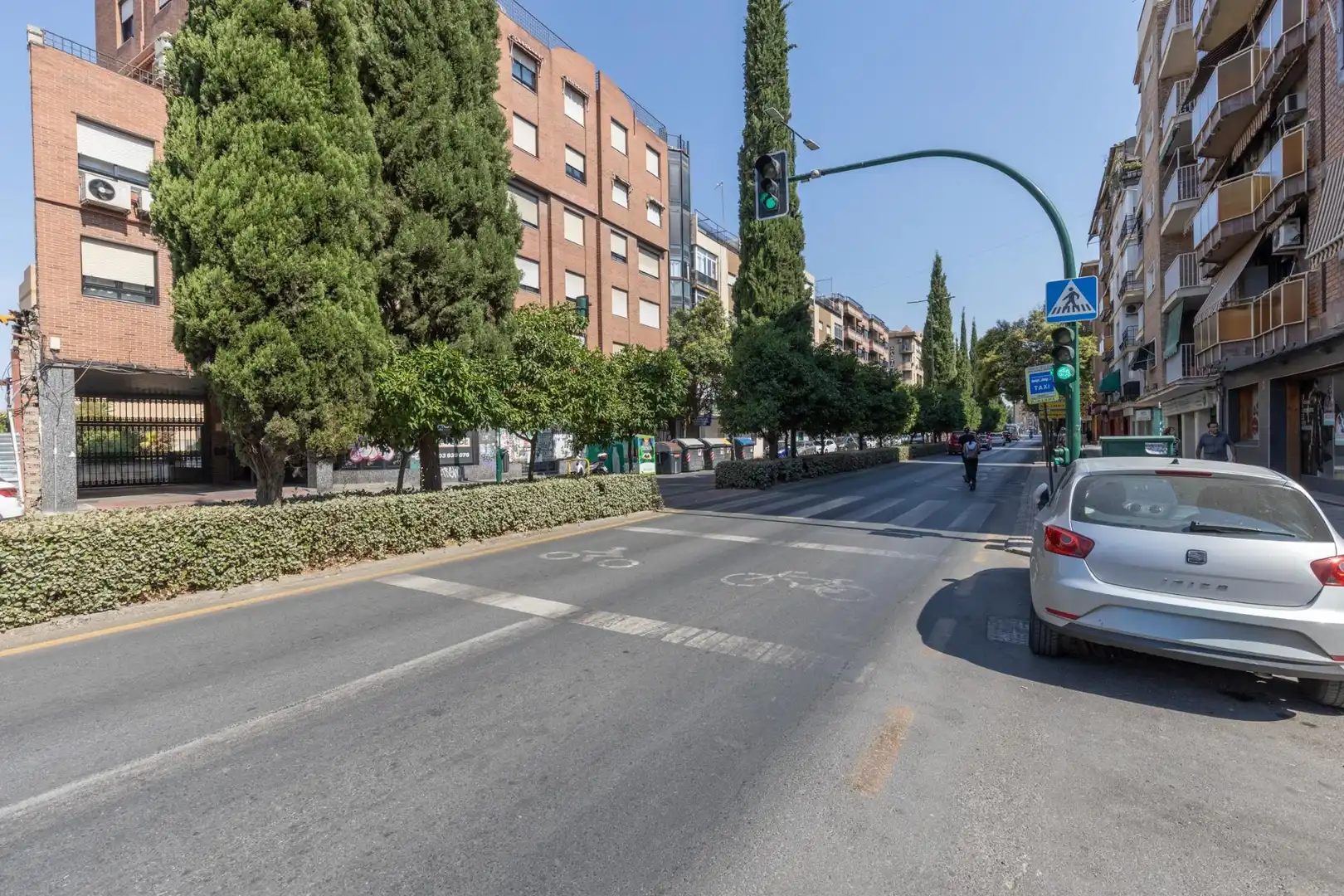 Vista exterior de Pis en venda en Granada amb Aire condicionat, Terrassa i Balcó