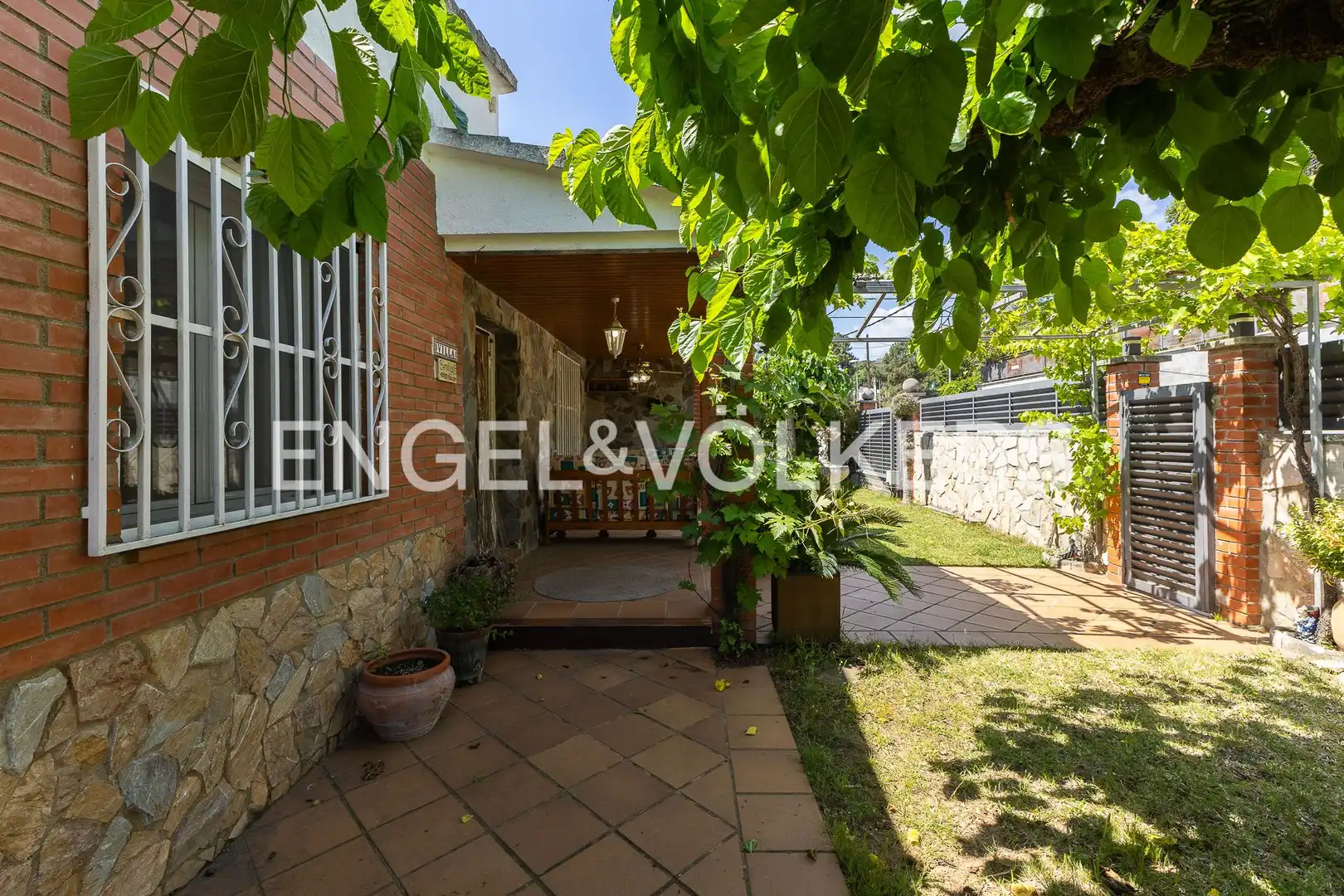 Vista exterior de Casa o xalet en venda en Tordera amb Calefacció, Jardí privat i Terrassa