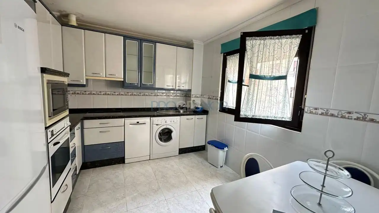 Küche von Wohnung zum Verkauf in San Andrés del Rabanedo mit Heizung, Abstellraum und Möbliert