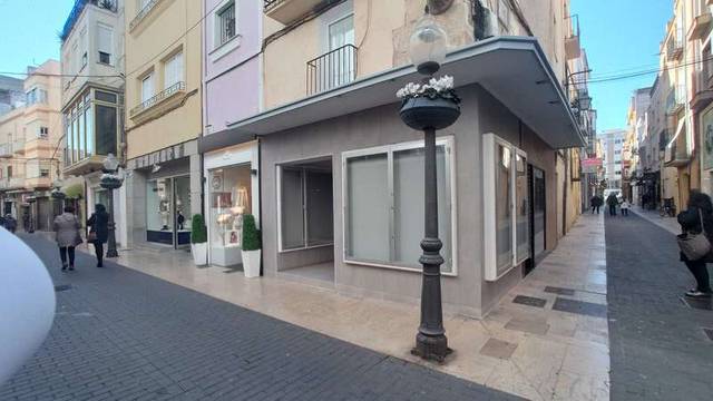 Local comercial en Alquiler en Casco Urbano