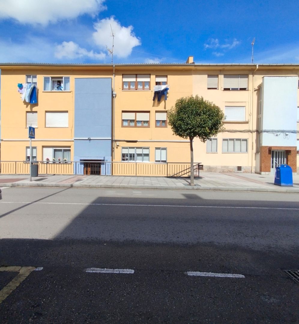 Vista exterior de Pis en venda en Avilés amb Calefacció i Traster