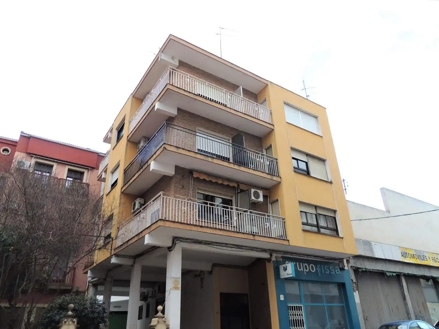 Vista exterior de Pis en venda en Linares