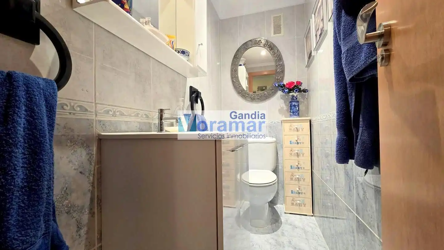 Badezimmer von Wohnungen zum Verkauf in Gandia mit Klimaanlage, Terrasse und Möbliert
