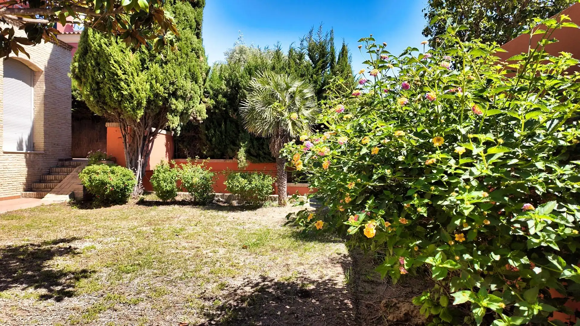 Jardín de Casa o chalet en venta en Bormujos con Aire acondicionado, Calefacción y Jardín privado