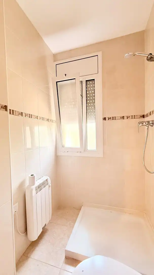 Bany de Casa adosada en venda en Calafell amb Aire condicionat, Calefacció i Jardí privat