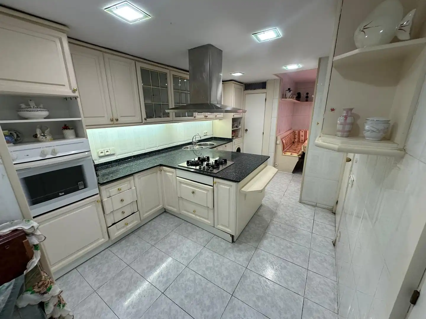 Kitchen of Flat for sale in Barcelona  with Parquet flooring, Furnished and Oven